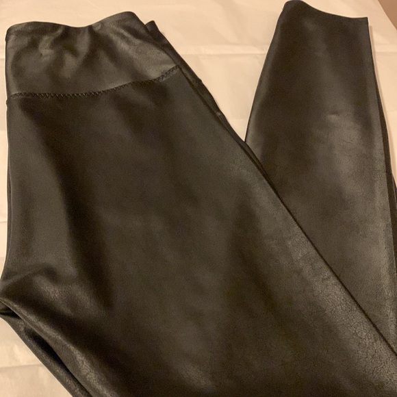 NWOT- Faux Leather Leggings, marble black sheen size small fits up to Med - Picture 9 of 10
